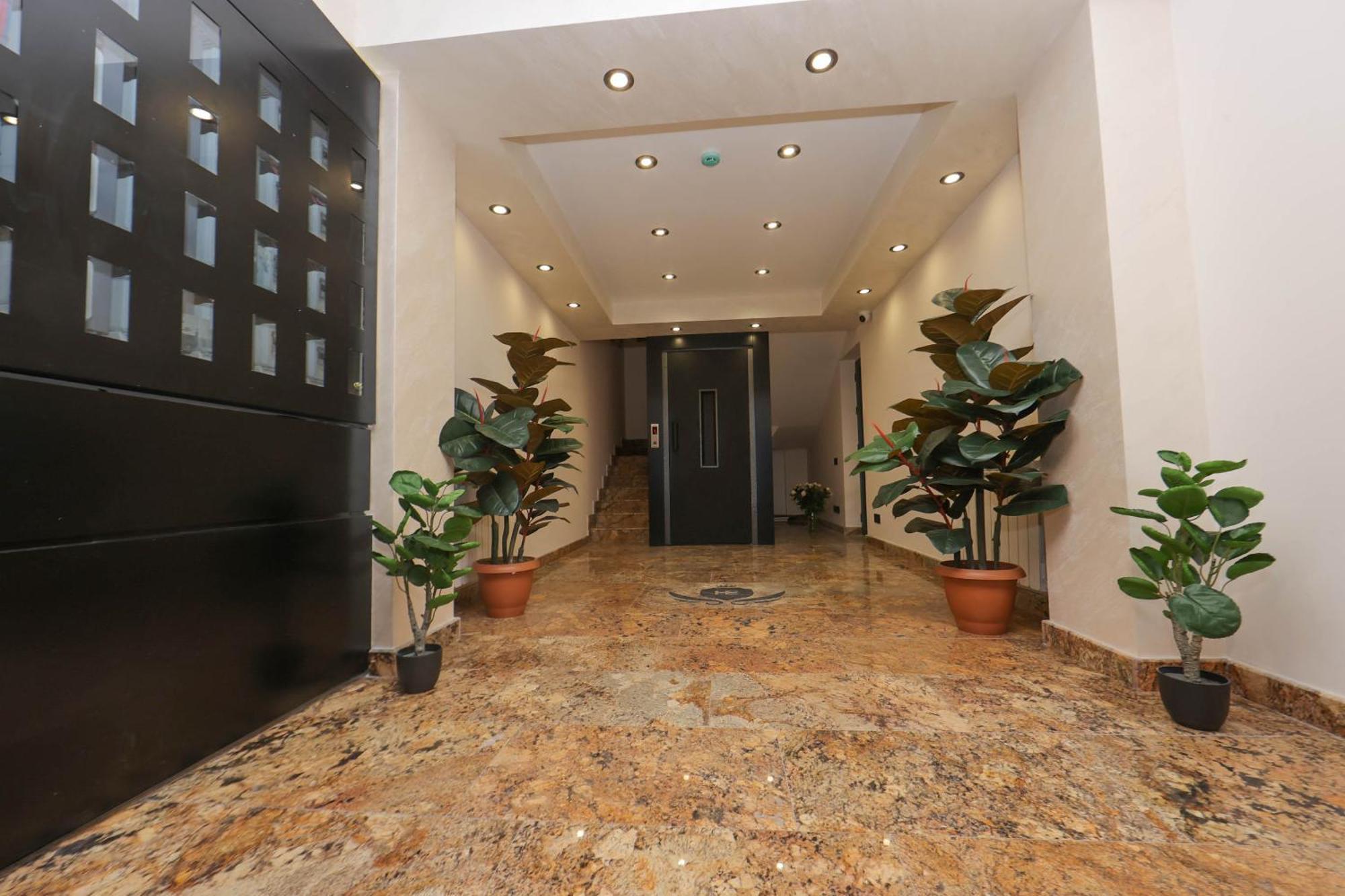 الشقق الفندقية يريفانفي  Aygestan Plaza المظهر الخارجي الصورة